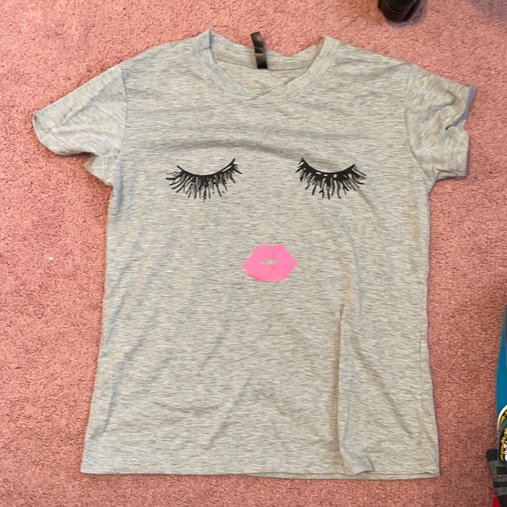 Cute eyelash t shirt!